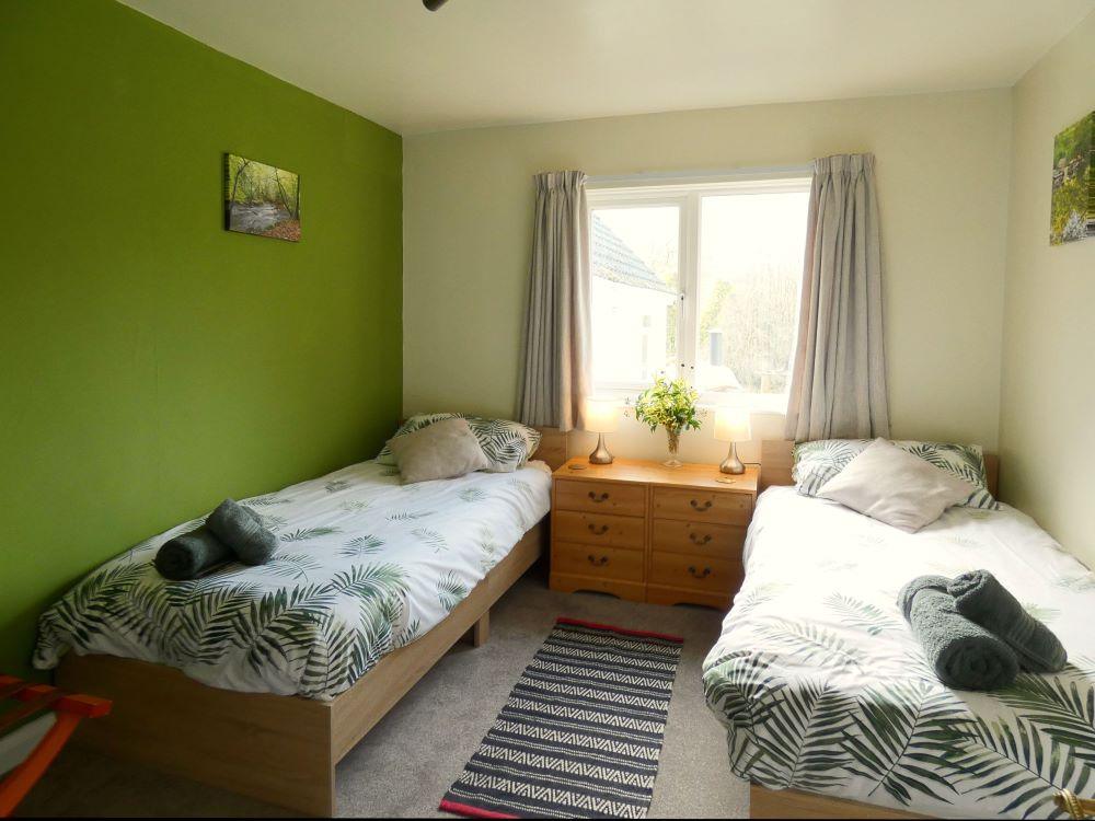 bed 3 Twin room with view to garden